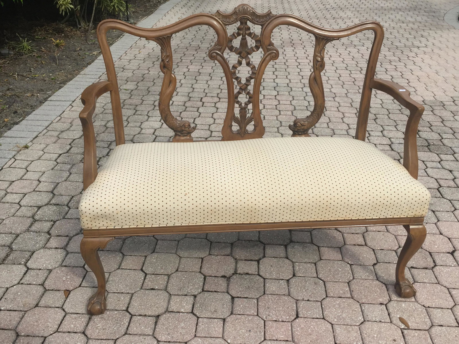 Antique Chippendale Settee: Antique Mahogany Chippendale Settee