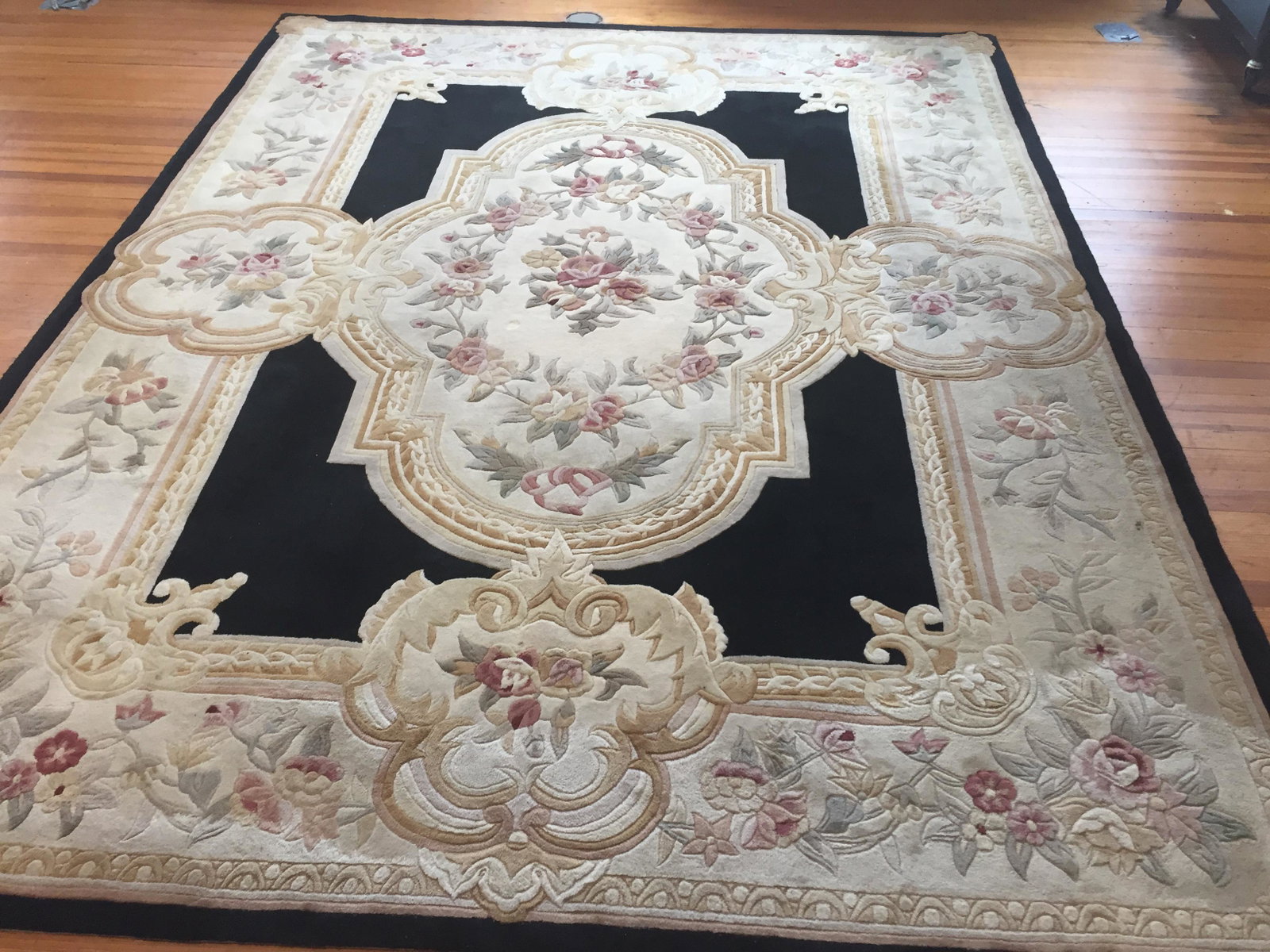 Beige/Black 10'9"x8'2" Area Rug: Beige with Black Thick Wool Area Rug 10'9"x8'2" (Very Good Expensive Rug but needs cleaning)Belonged to a 94 yr. old who went to a retirement home.