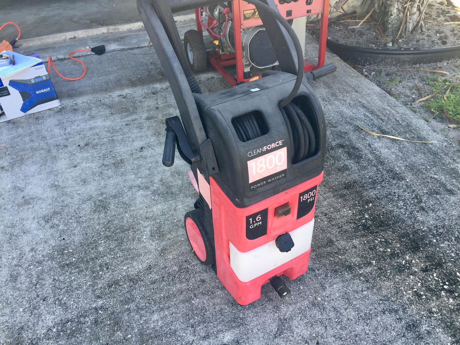 1800psi Pressure Washer (1 of 2)