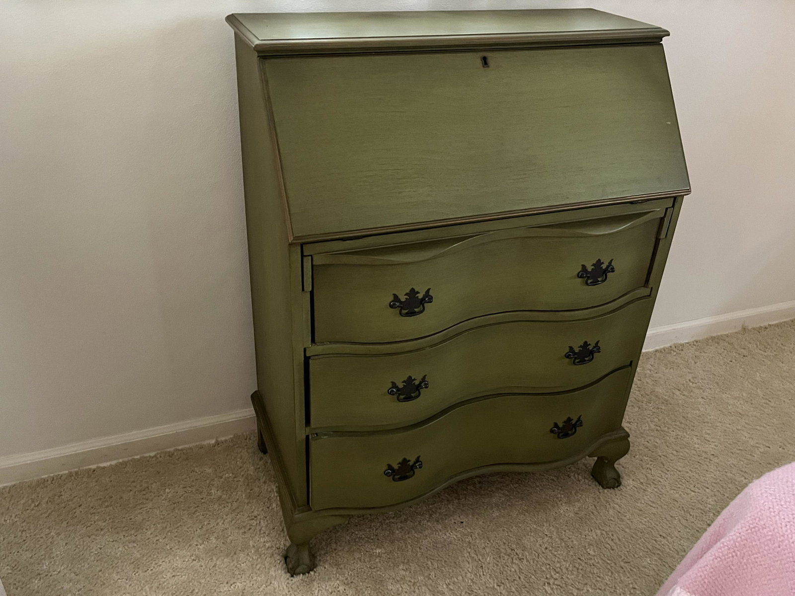 Slant Top Desk: Vintage 3-Drawer Slant Top Desk