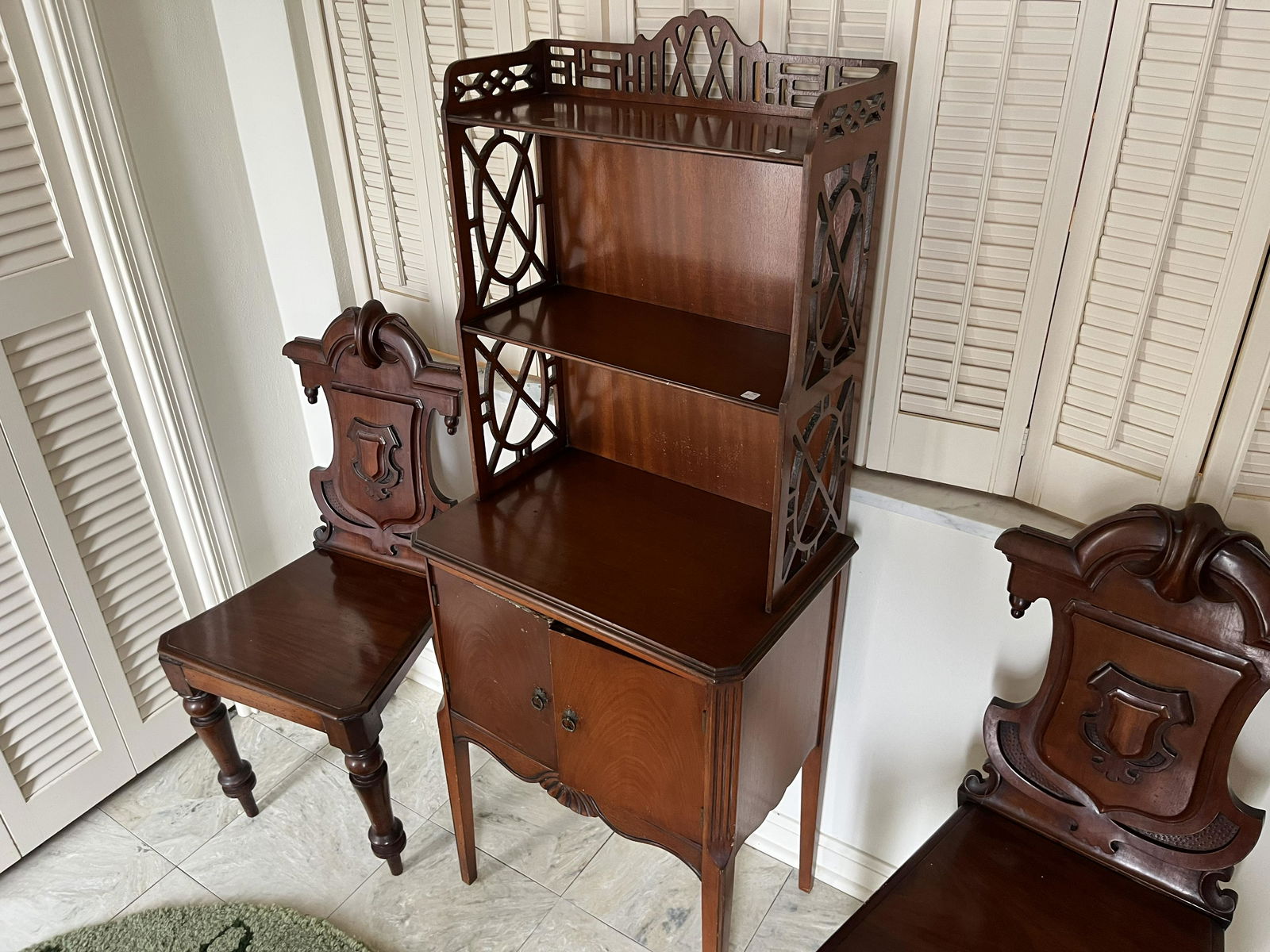 Mahogany 2-dr.2-shelf Stand (1 of 4)