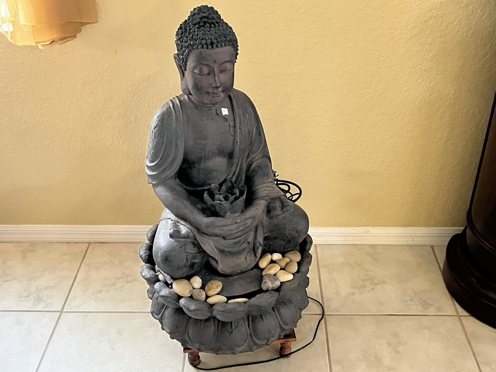 Buddha Water Fountain: Alpine Corporation 33" Tall Indoor/Outdoor Meditating Buddha Water Fountain Yard DÃ©cor