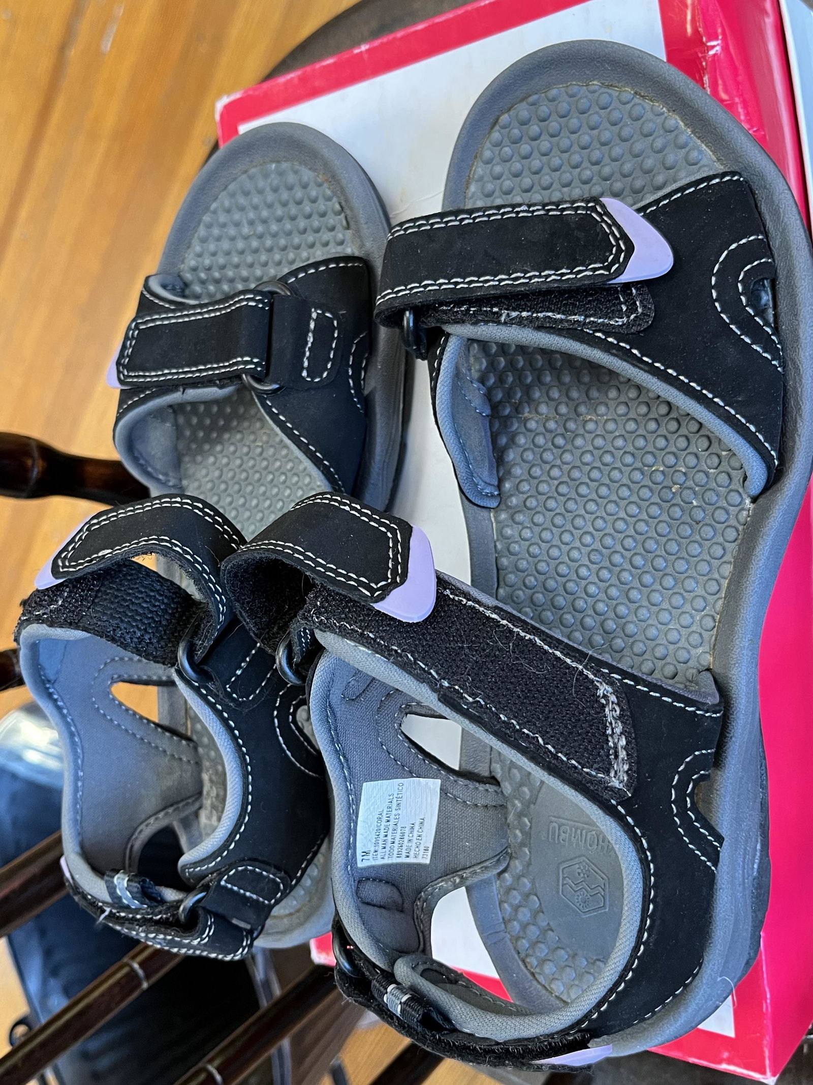 Khombu Sandles: Khombu size 6 Sandals