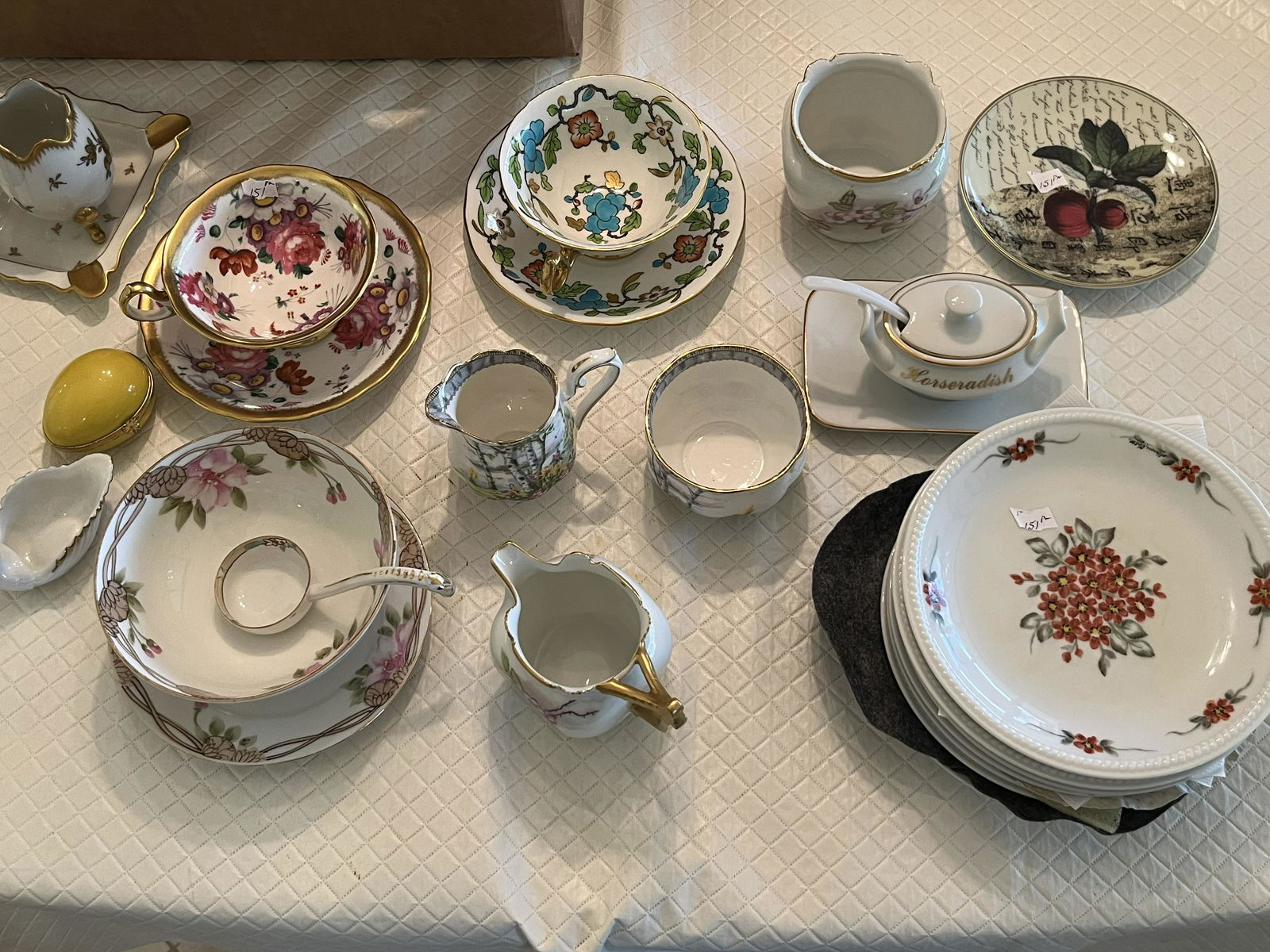 Box Lot (cups/saucers/desert platesâ€¦.) (1 of 5)