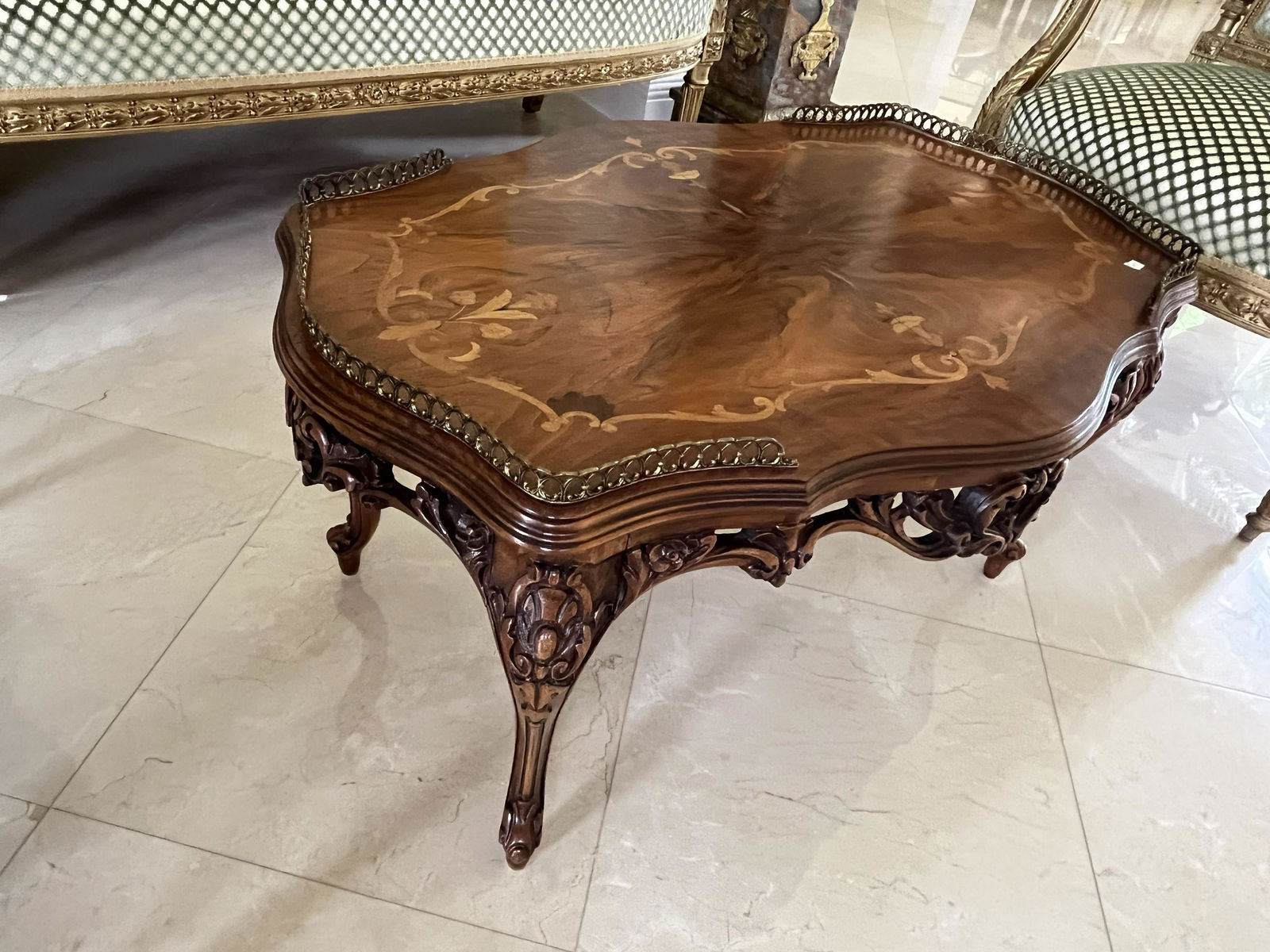 Vintage Mahog. Coffee Table (1 of 5)