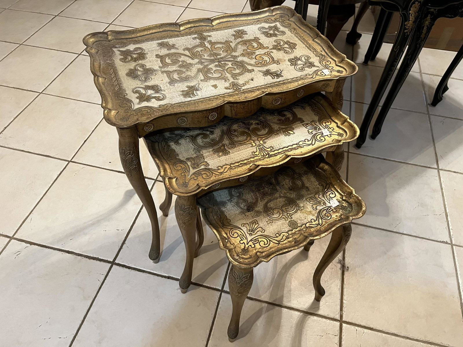 Florentine Nesting Tables: 1950s Italian Florentine Gilted Nesting Tables, a Set of 3