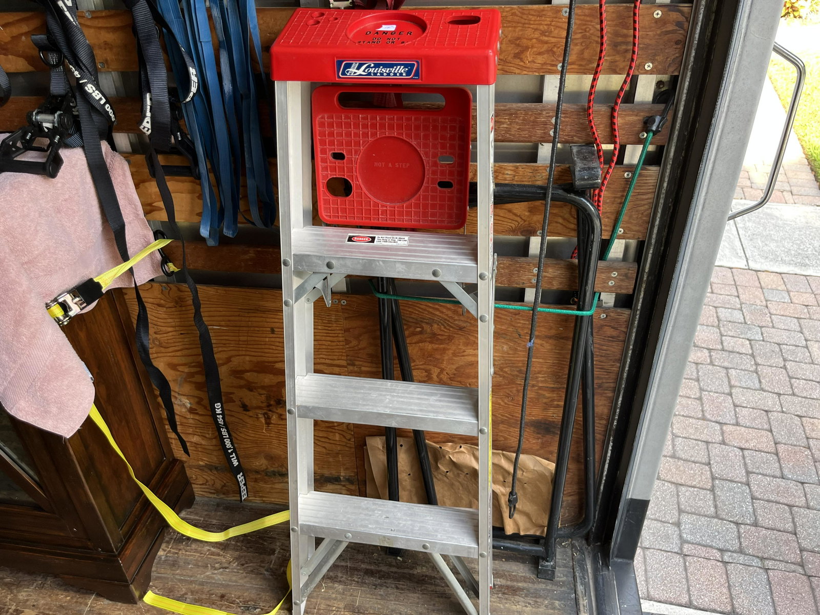 Louisville Step Ladder: Louisville 4' Step Ladder