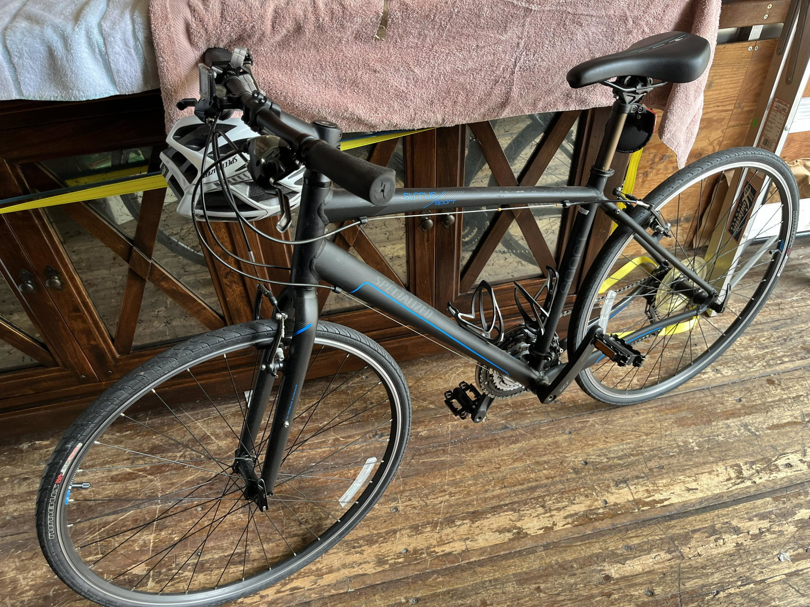 Bicycle, Sirrus: Sirrus Specialized Bike, Helmet & New Nite Lite