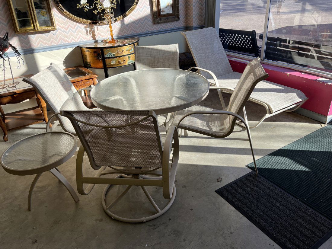 Patio Set (1 of 5)