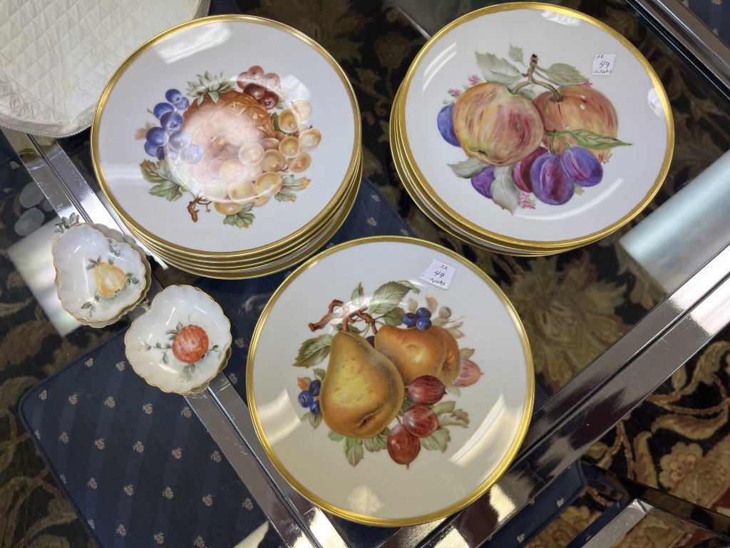 Hutschenreuther Fruit Plates: (4) Hutschenreuther 8" Fruit Plates & (8) Mitterteich" Bavarian 7.75" Fruit Plates