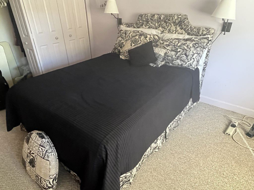 Queen Bed Set (1 of 6)