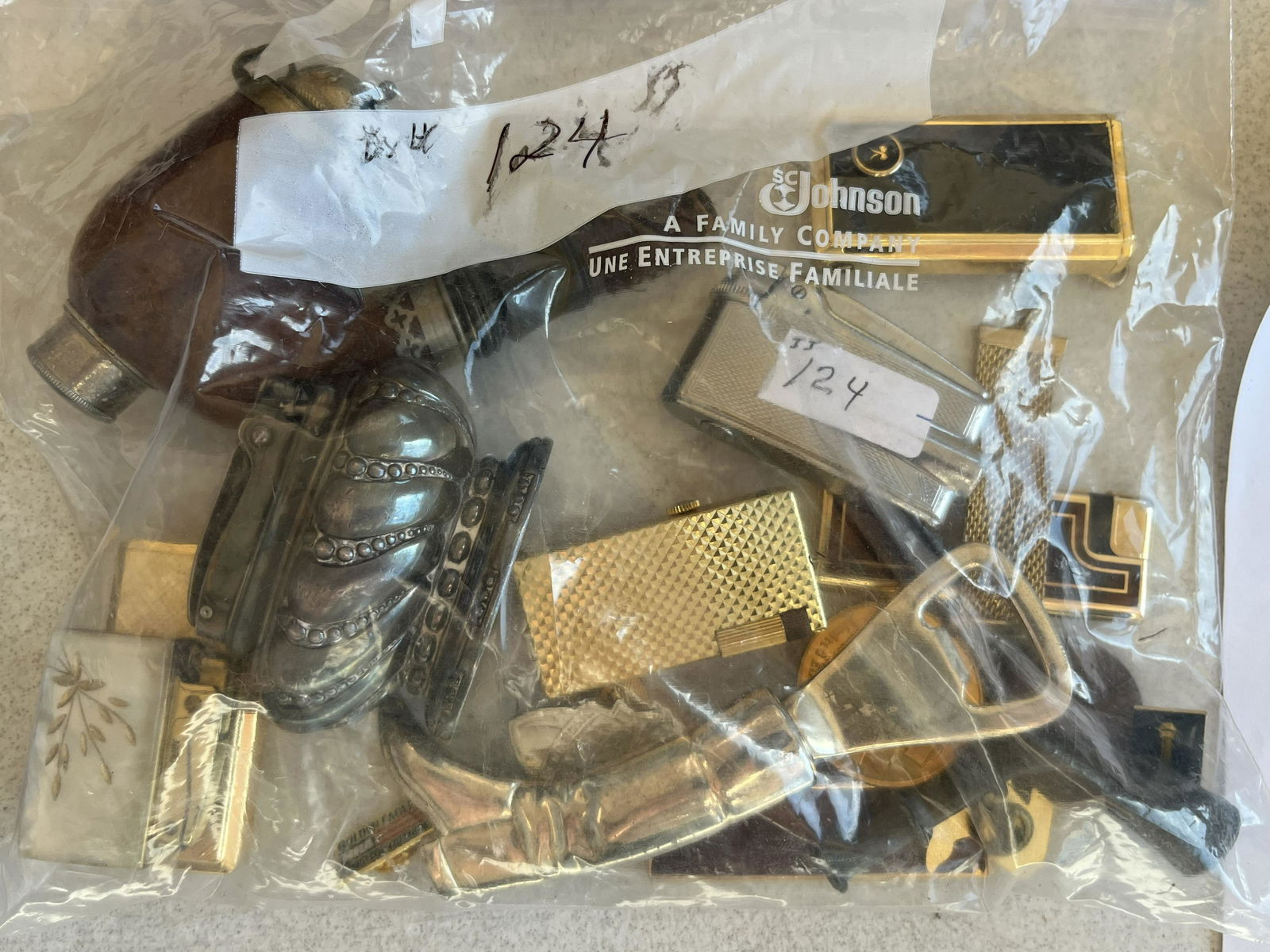 Bag Cigarette Lighters plus (1 of 2)