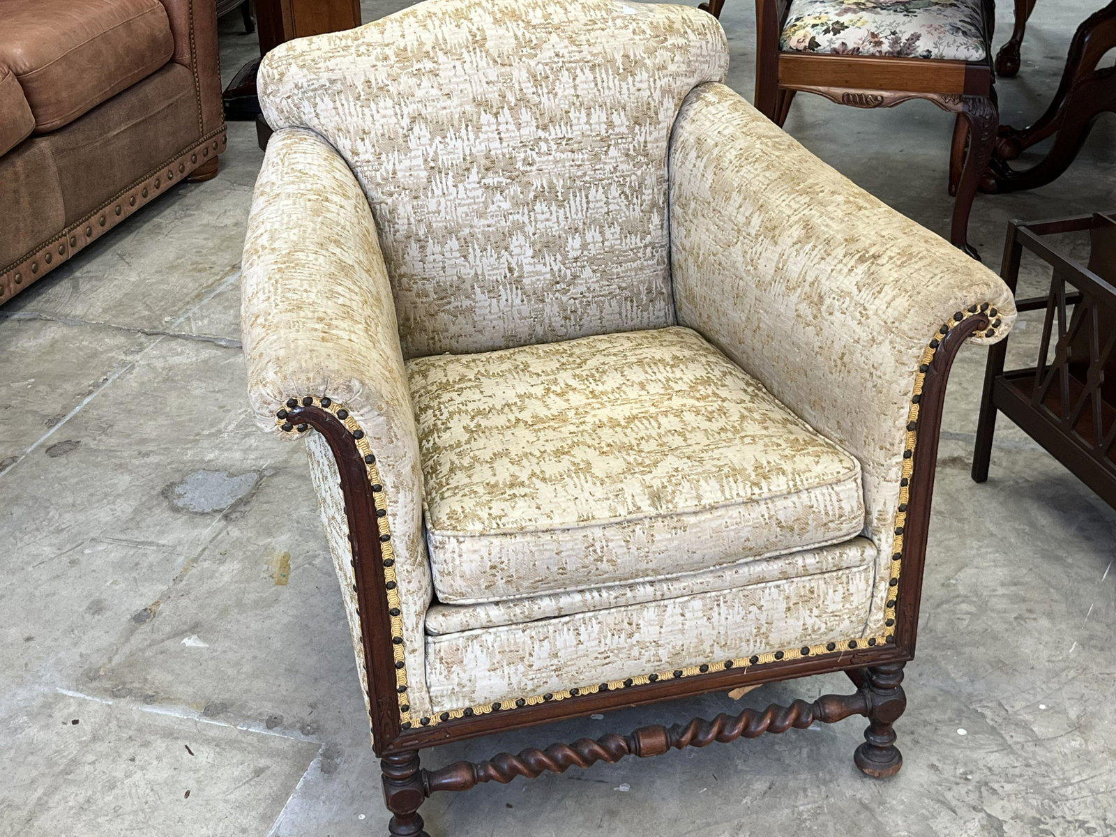 Arm Chair: Antique Arm Chair, 33x33x32