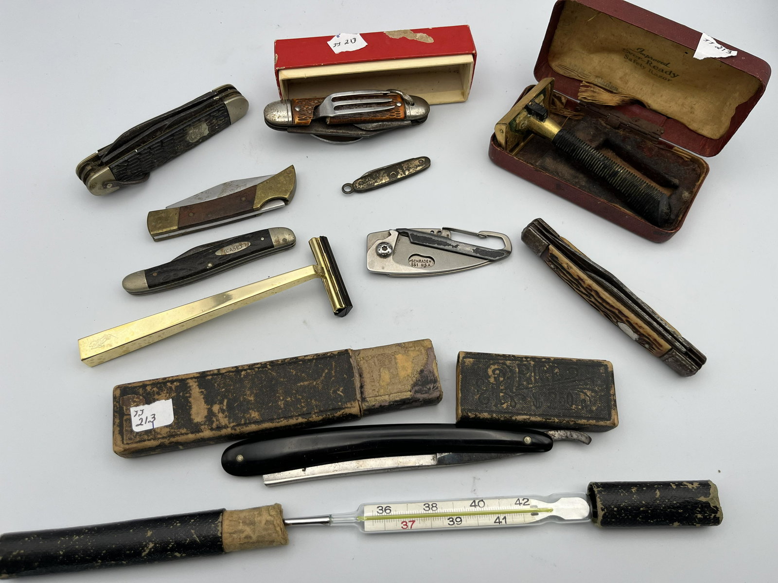 Box Lot (Knives,Razors plus) (1 of 4)