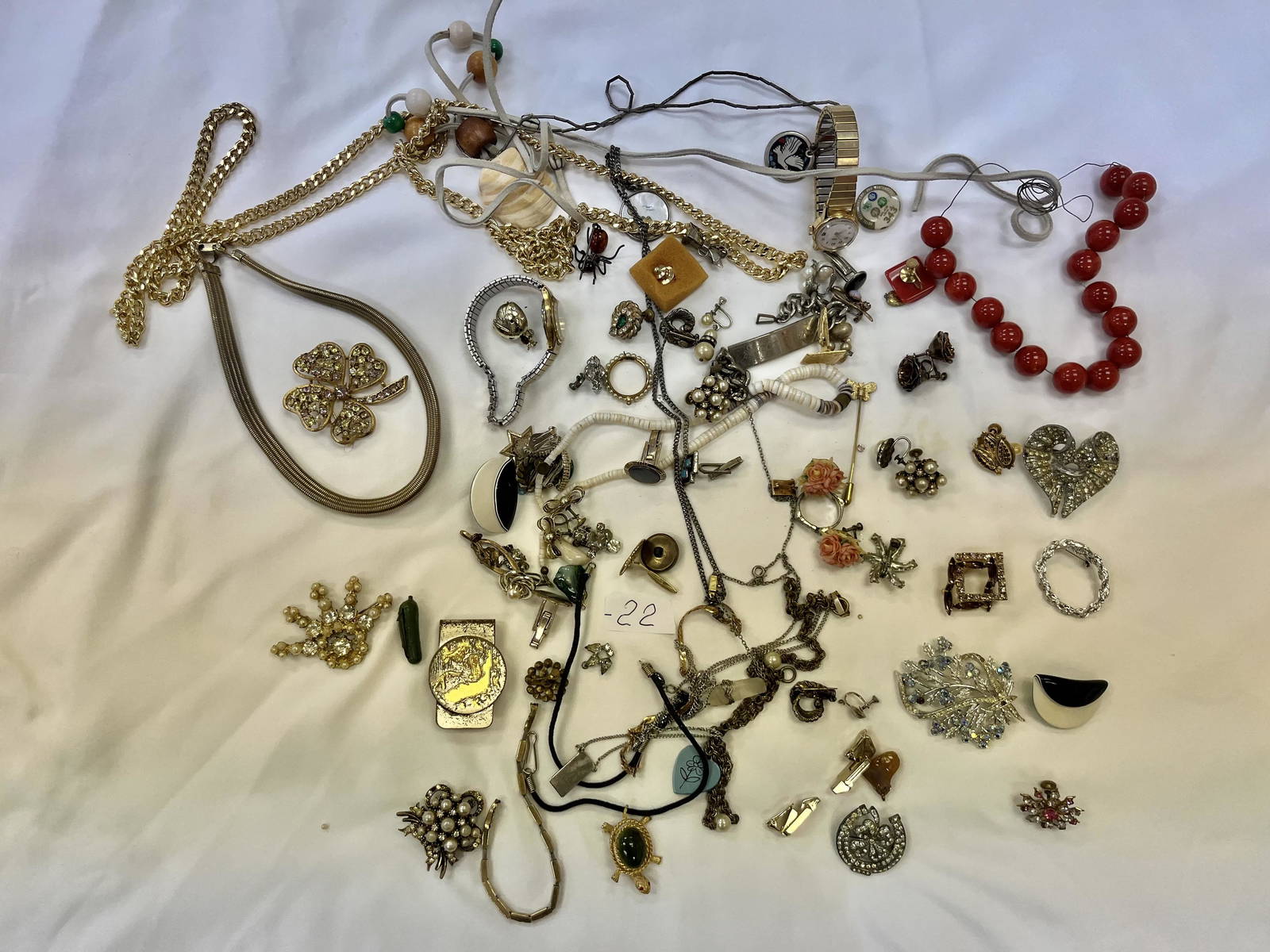 Bag Costume Jewelry (0022) on Apr 02, 2023 MJ Welch Auctioneers