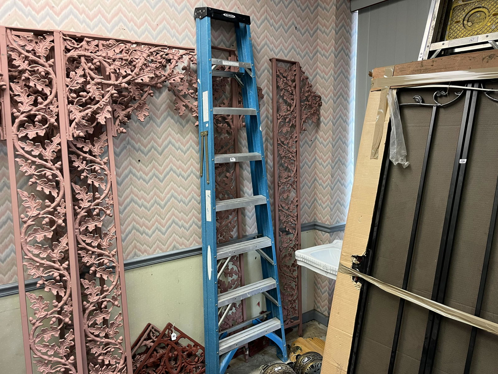 Werner 8' Step Ladder (1 of 2)