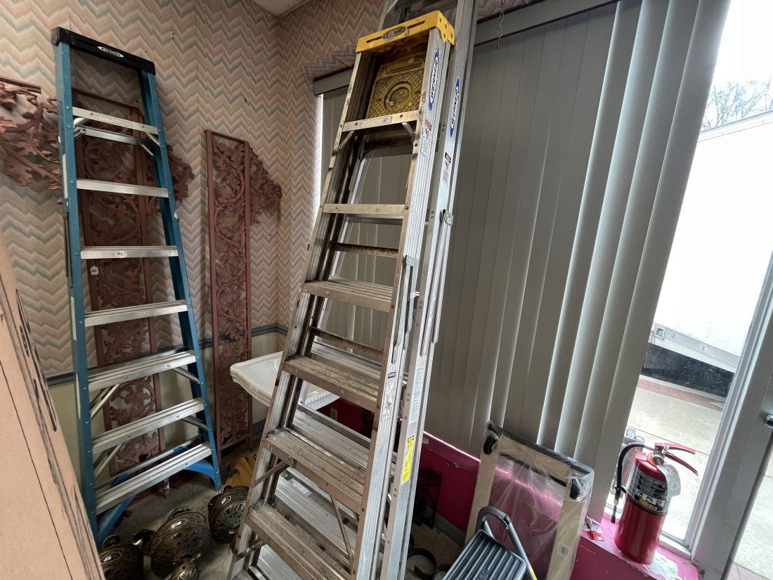 Werner 8' Step Ladder (1 of 1)