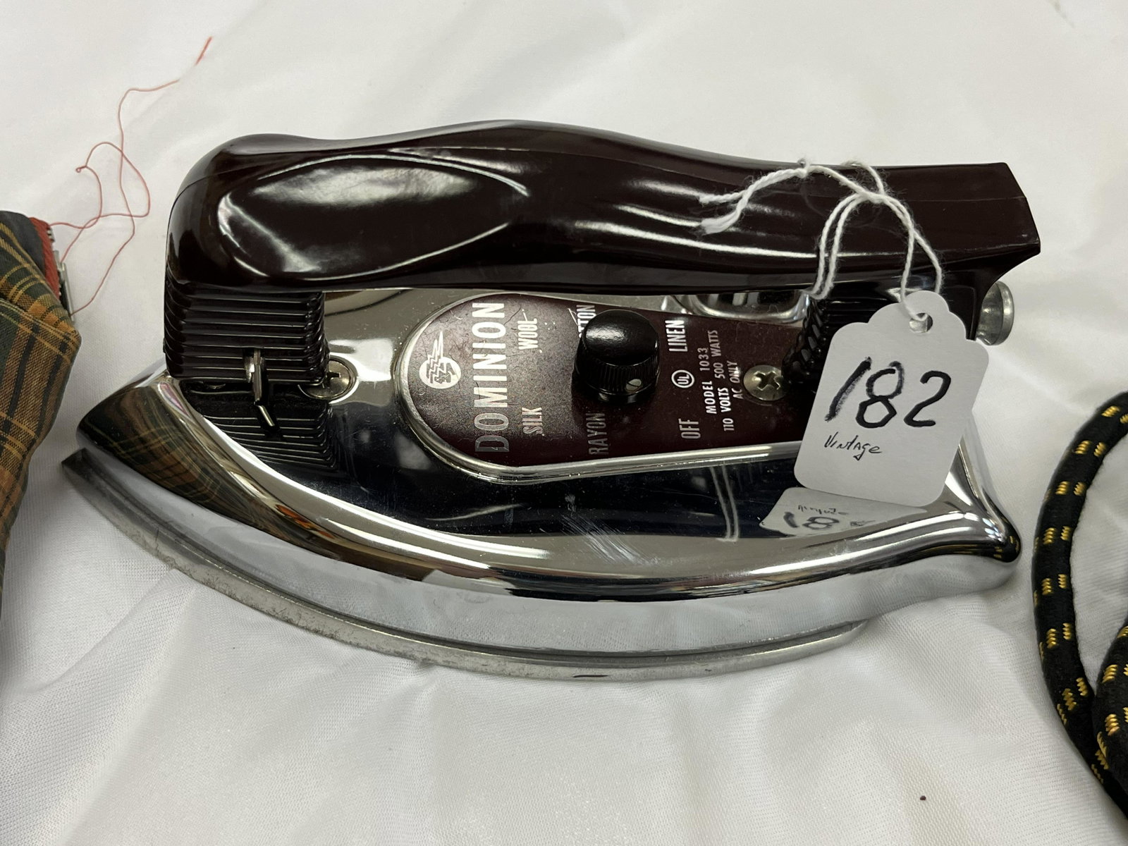 Vintage Travel Iron: Vintage Dominion Travel Iron model 1033