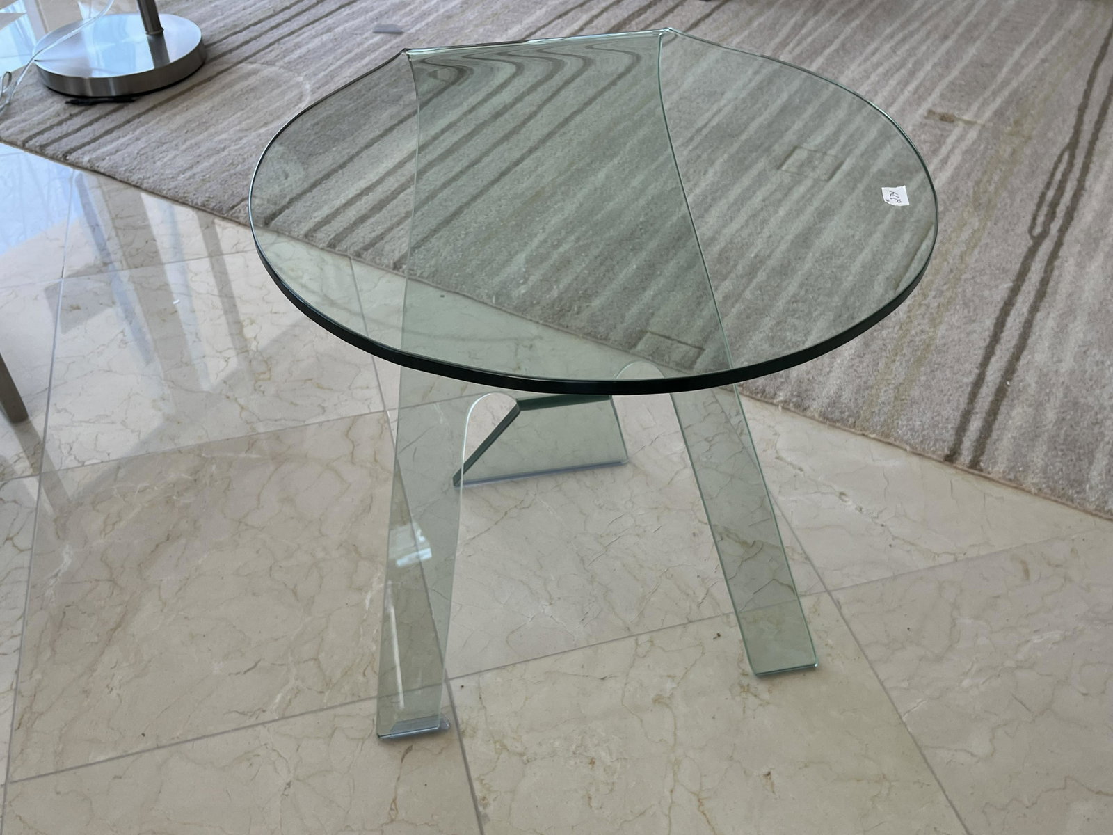 Moder Glass Table: Modern Glass Table, 24h x 20dia.