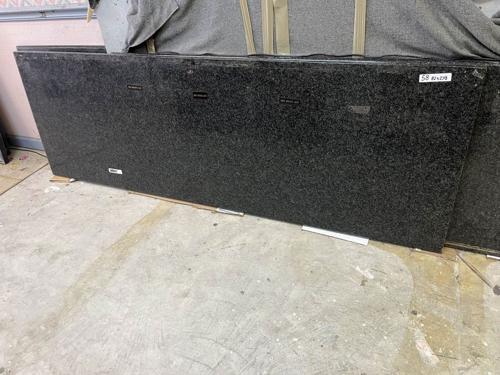 Granite, Counter Top, 82"L: Granite Counter Top, 27 1/2"x82"x1 1/8"thick, Bull Nose Edge at the end. (came from a Caraba's Restaurant Bar) couple minor nicks so, look at pictures