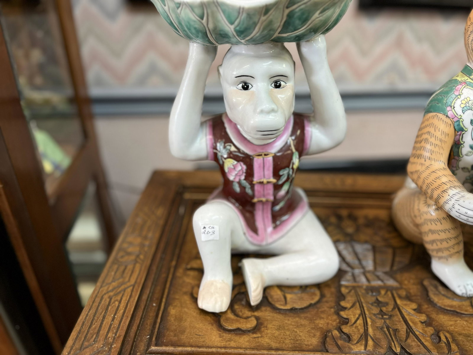 Monkey w/Leaf on Head: Monkey w/Leaf Bowl Over Head