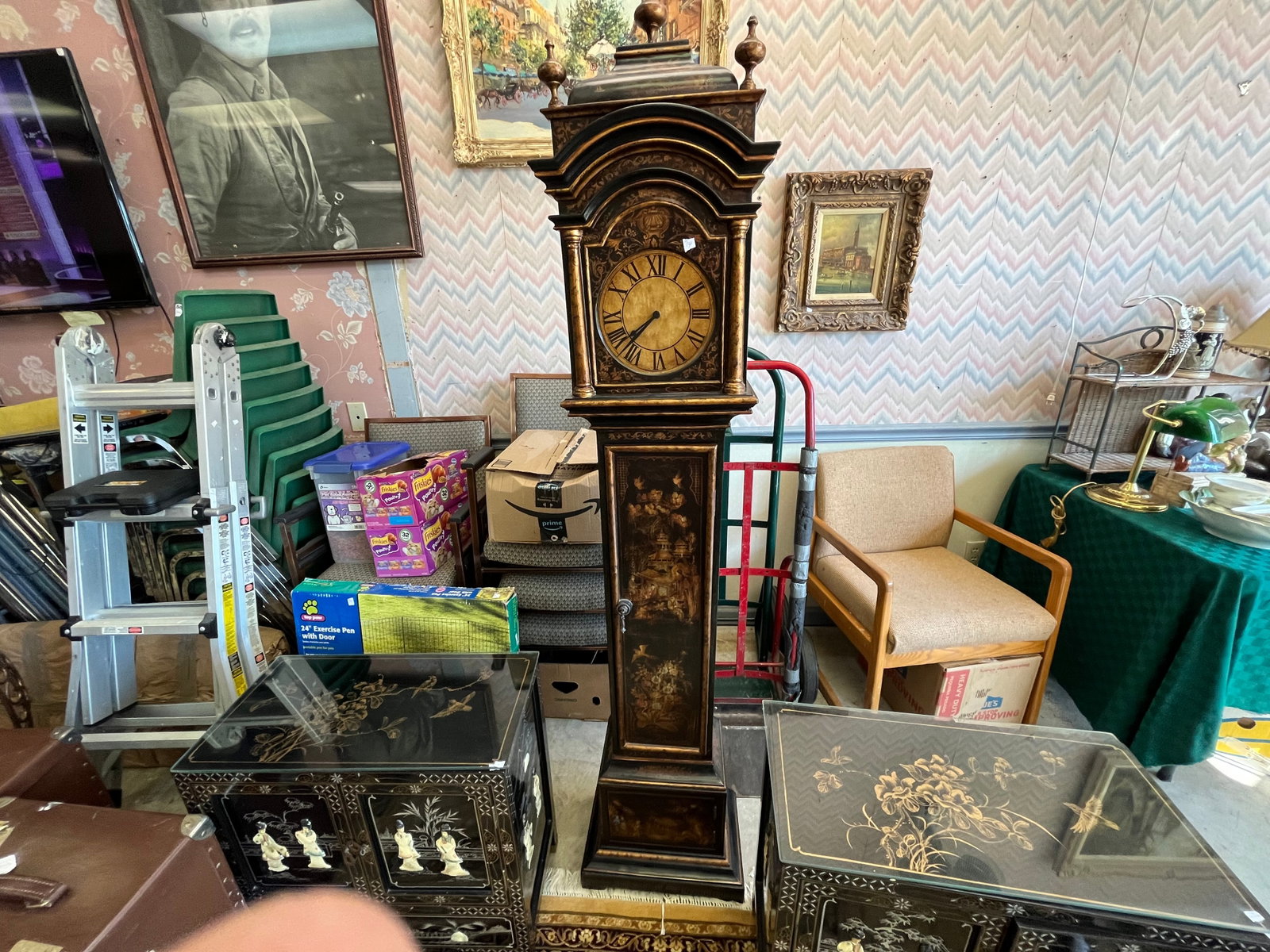 Asian Grandmother Clock: Asian Grandmother Clock, Batt. Powered