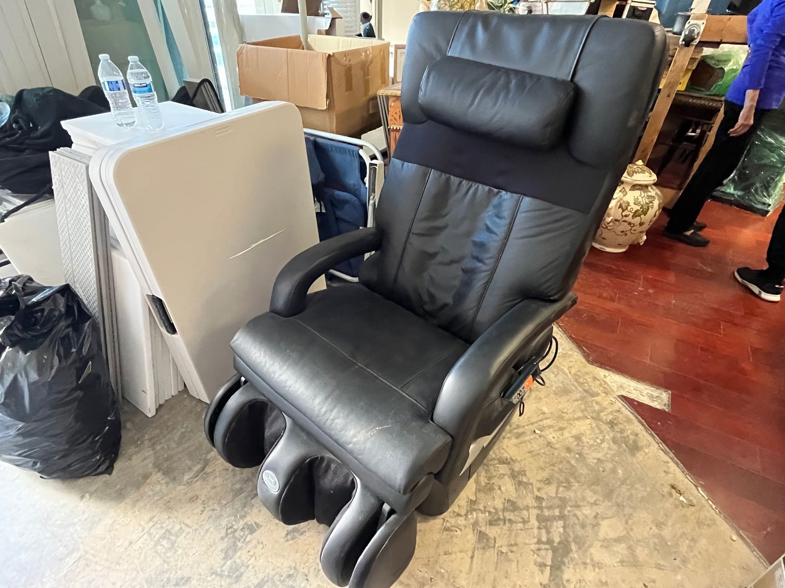 Human Touch Massage Chair (1 of 4)