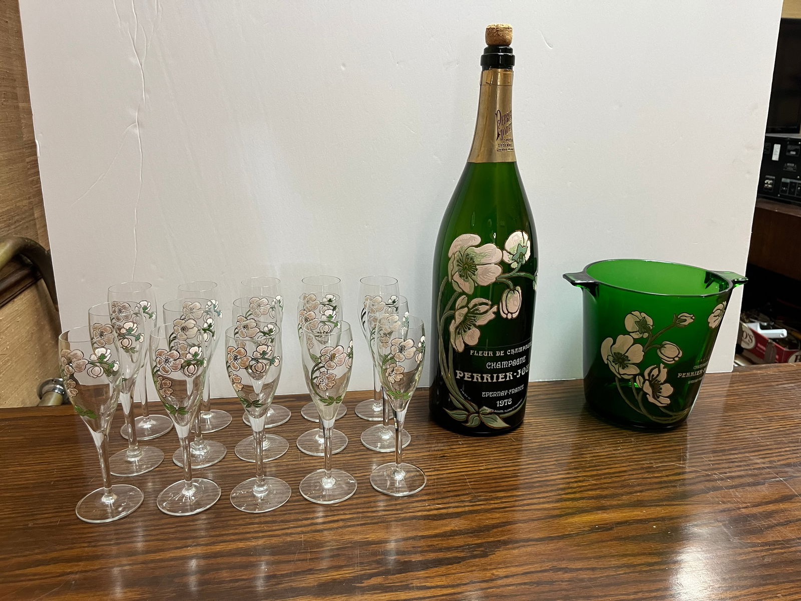 Perrier Jouet Set (1 of 5)