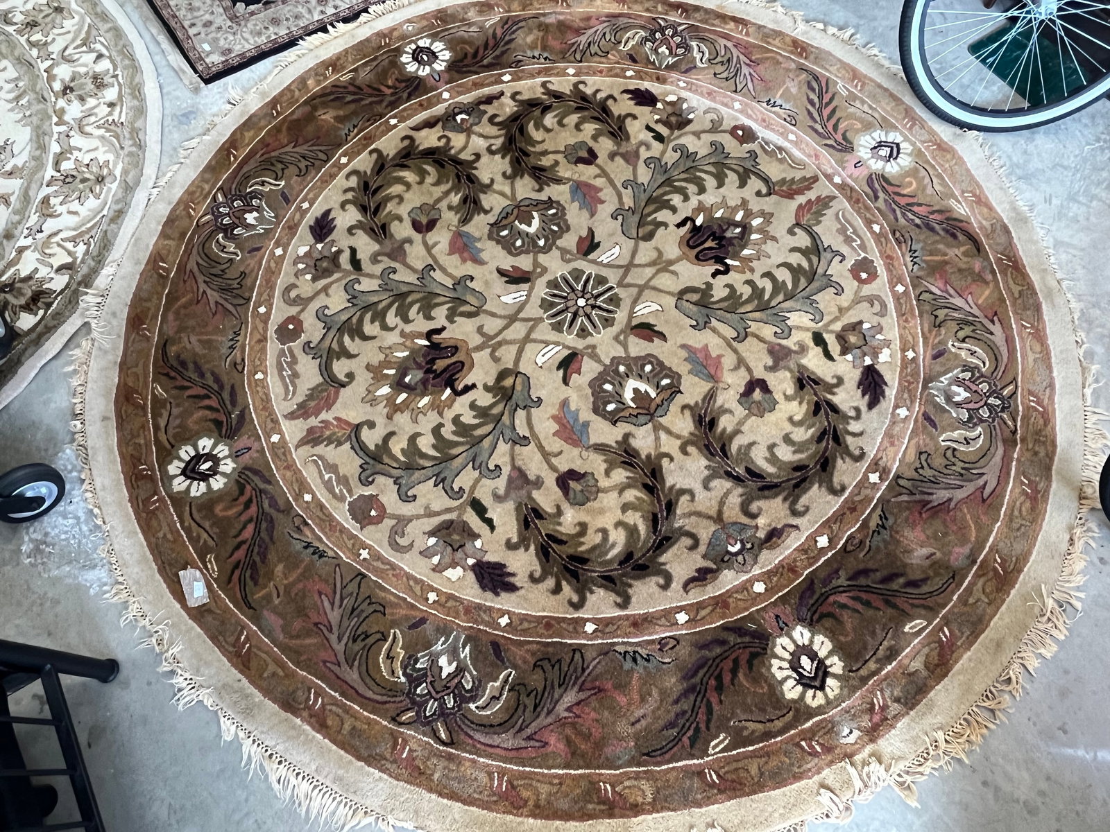 Be/Br 8' Rd Area Rug (1 of 4)