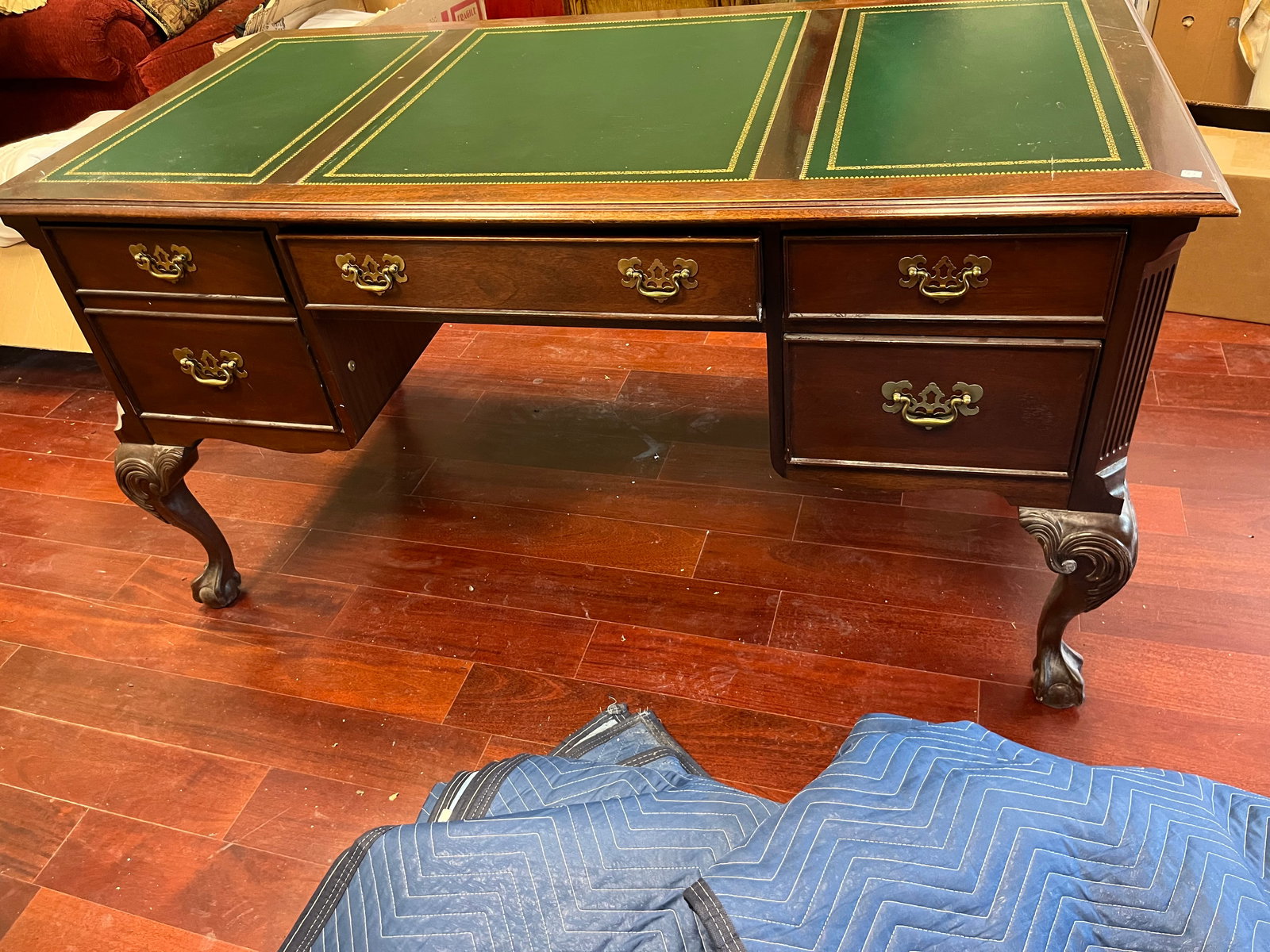 Chippendale Style Desk (1 of 4)