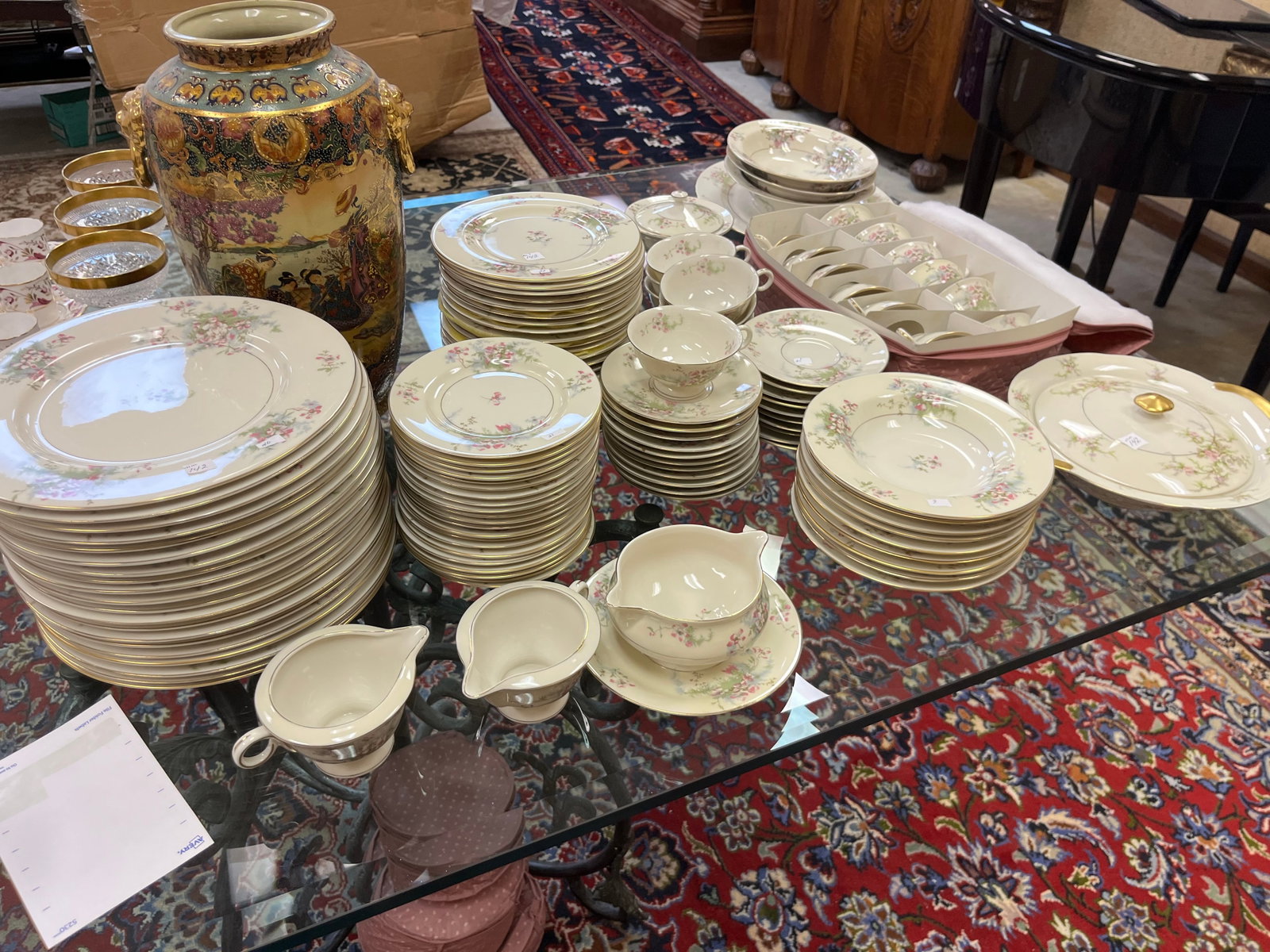 Haviland 20 place Set China: 20pl. Set Therdore Haviland New York 'Apple Blossom' 165pcs.