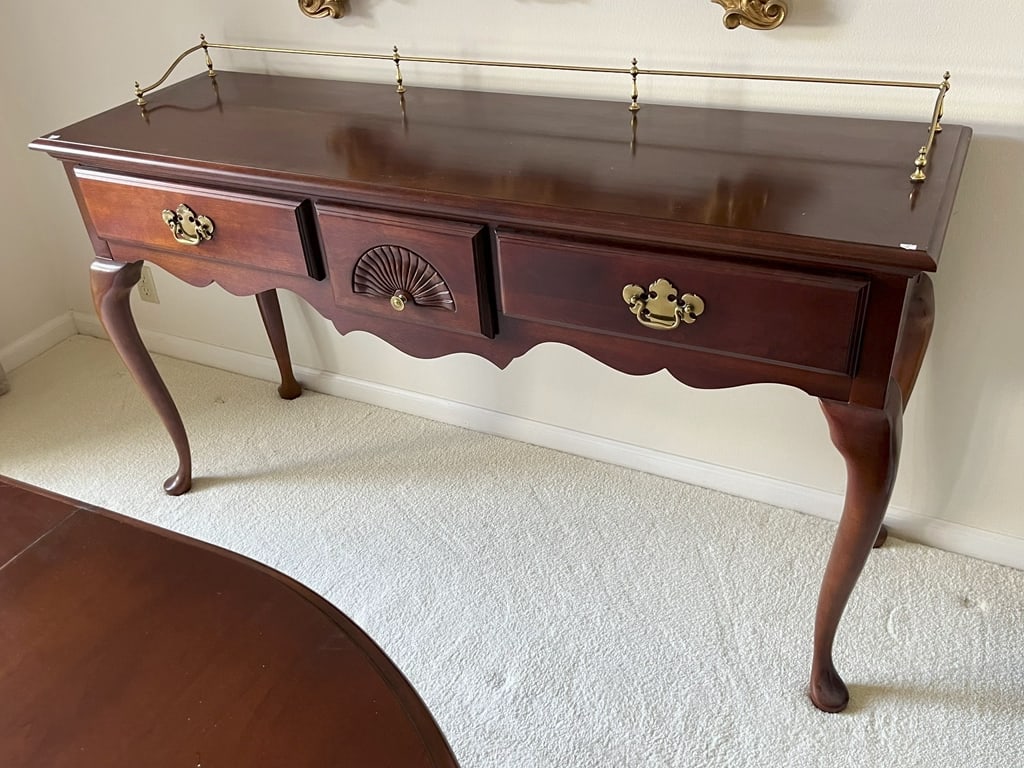 American Drew Furn . Buffet (1 of 3)