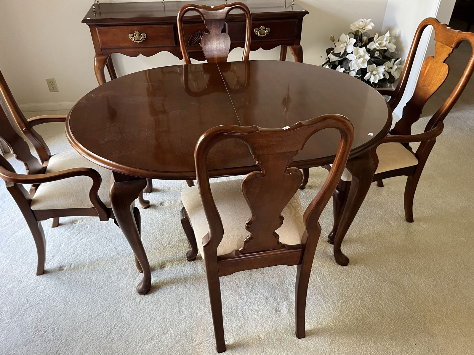 Dining Rm. Table w/Chairs (1 of 3)