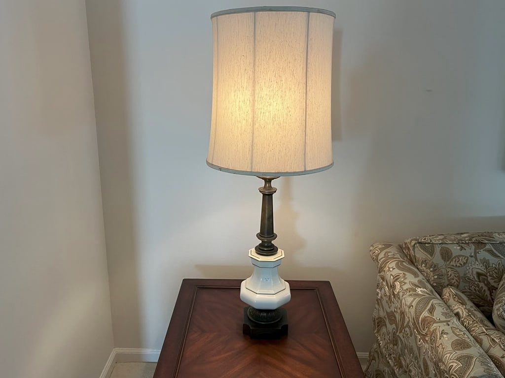 Pair Vintage Lamps (1 of 5)