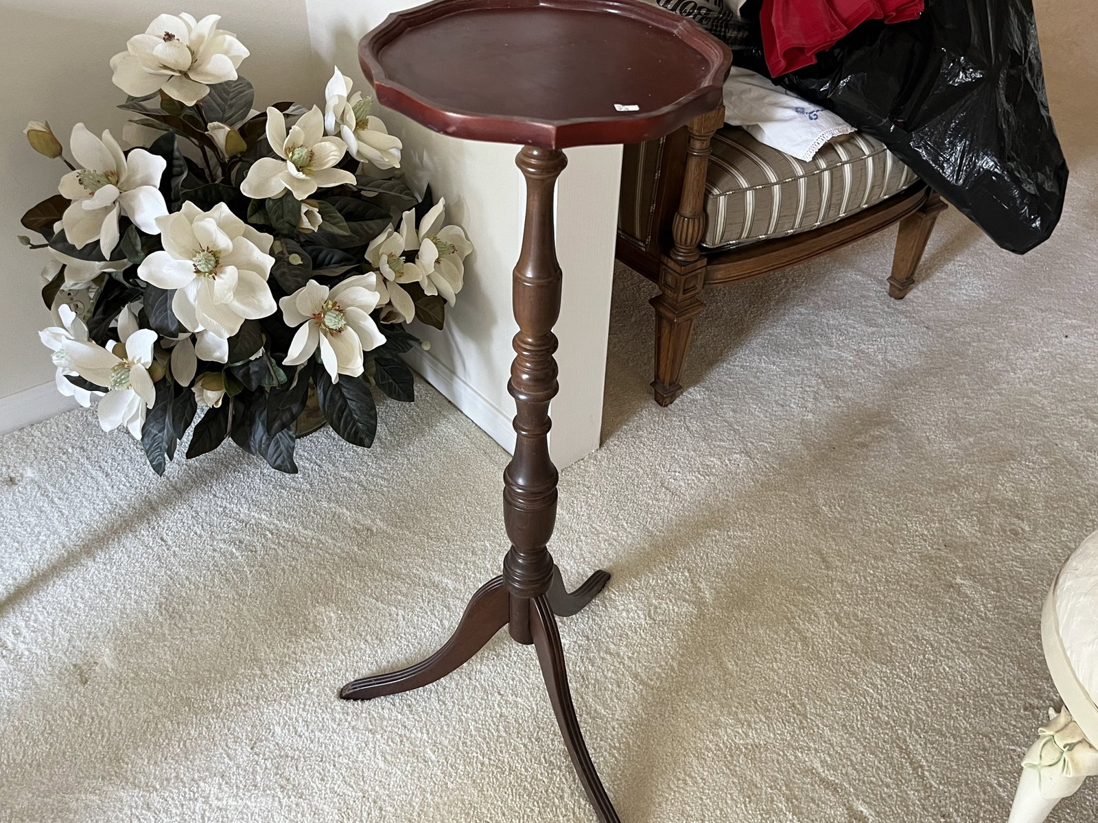Tri-leg Plant Stand: Mahogany Tri-leg Plant Stand/Candle Stand, 34.5h x 12"dia