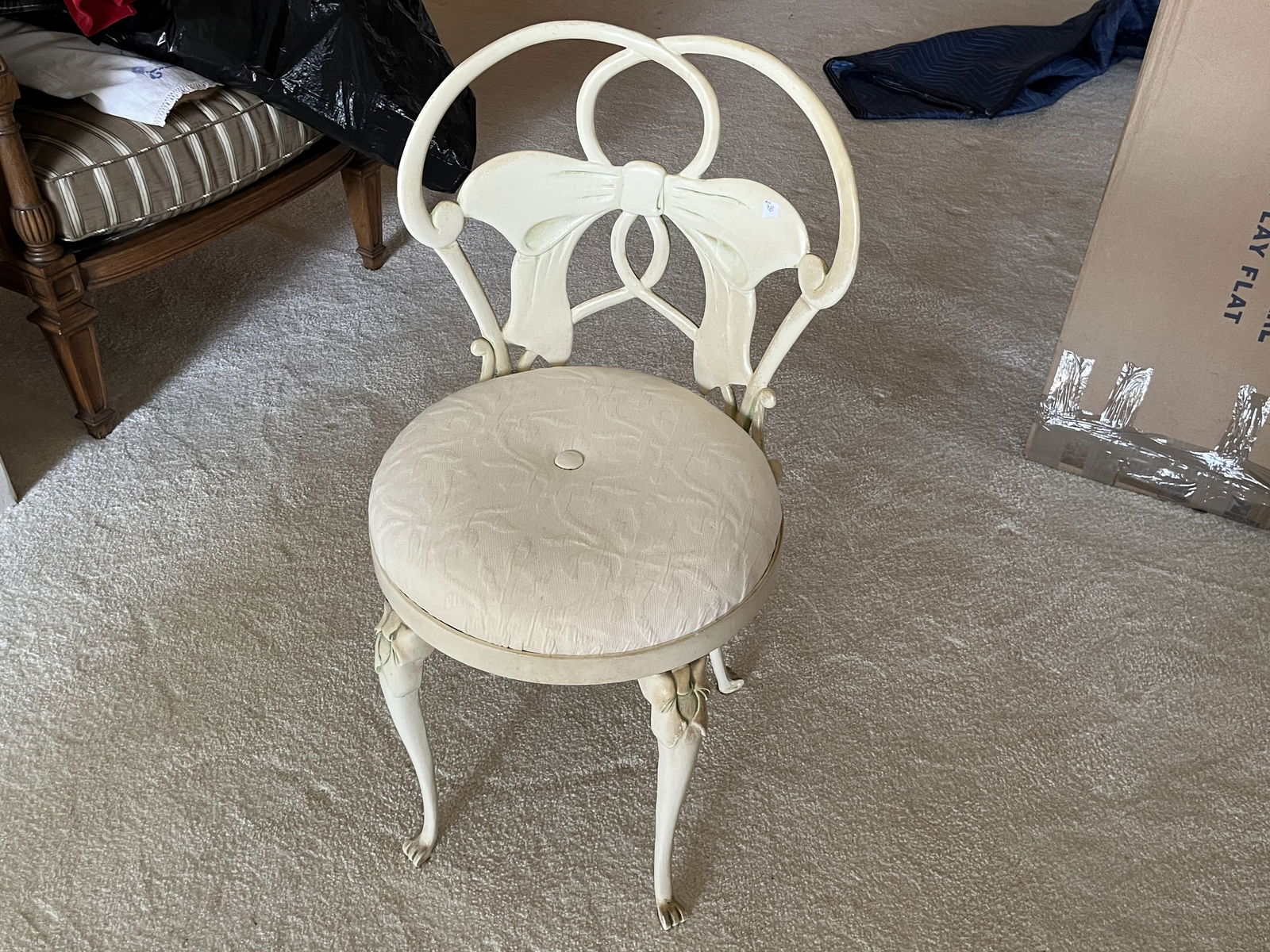 White Iron Vanity Chair (1 of 5)