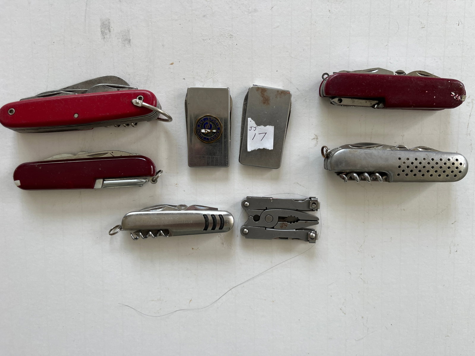 Bag Pocket Knives: Assortment of Pocket Knives