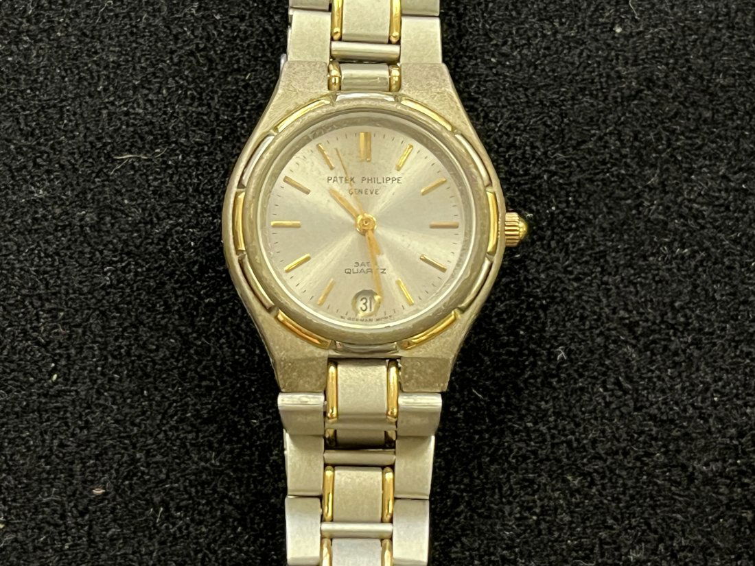 Patek Philippe Geneve 'Ladies Watch: Patek Philippe Geneve Ladies Calander Watch. Opened case. 7-jewel, PUW 920-932 W. Germany. Stamped inside back of case. Gordon & Co. Ltd Hong Kong. I'm going to put a new battery in it. If it works af