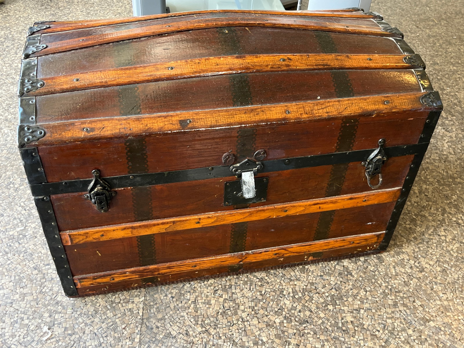 Antique Trunk: Antique Trunk, 21h x 27w x 15.5d
