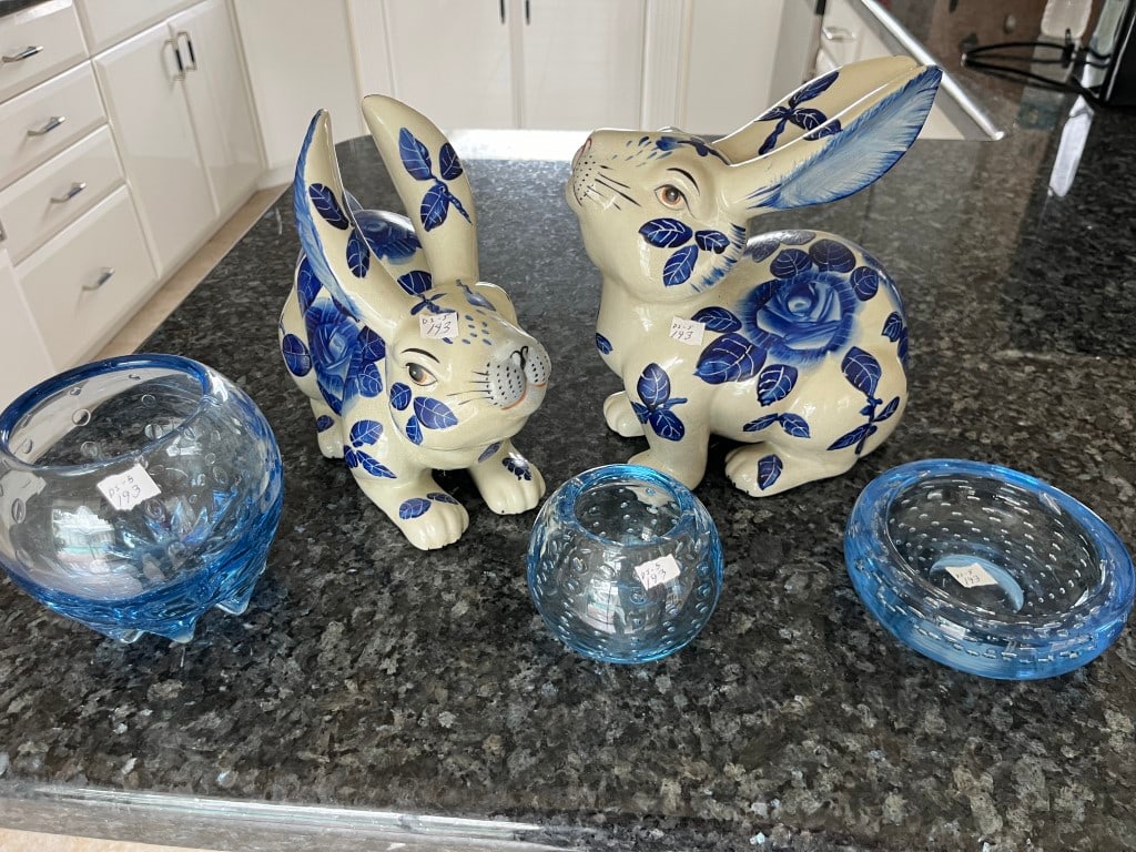 2-Rabbits, 3-Blue Bowls: 2-Blue/White Rabbits plus 3-Blue Bowls