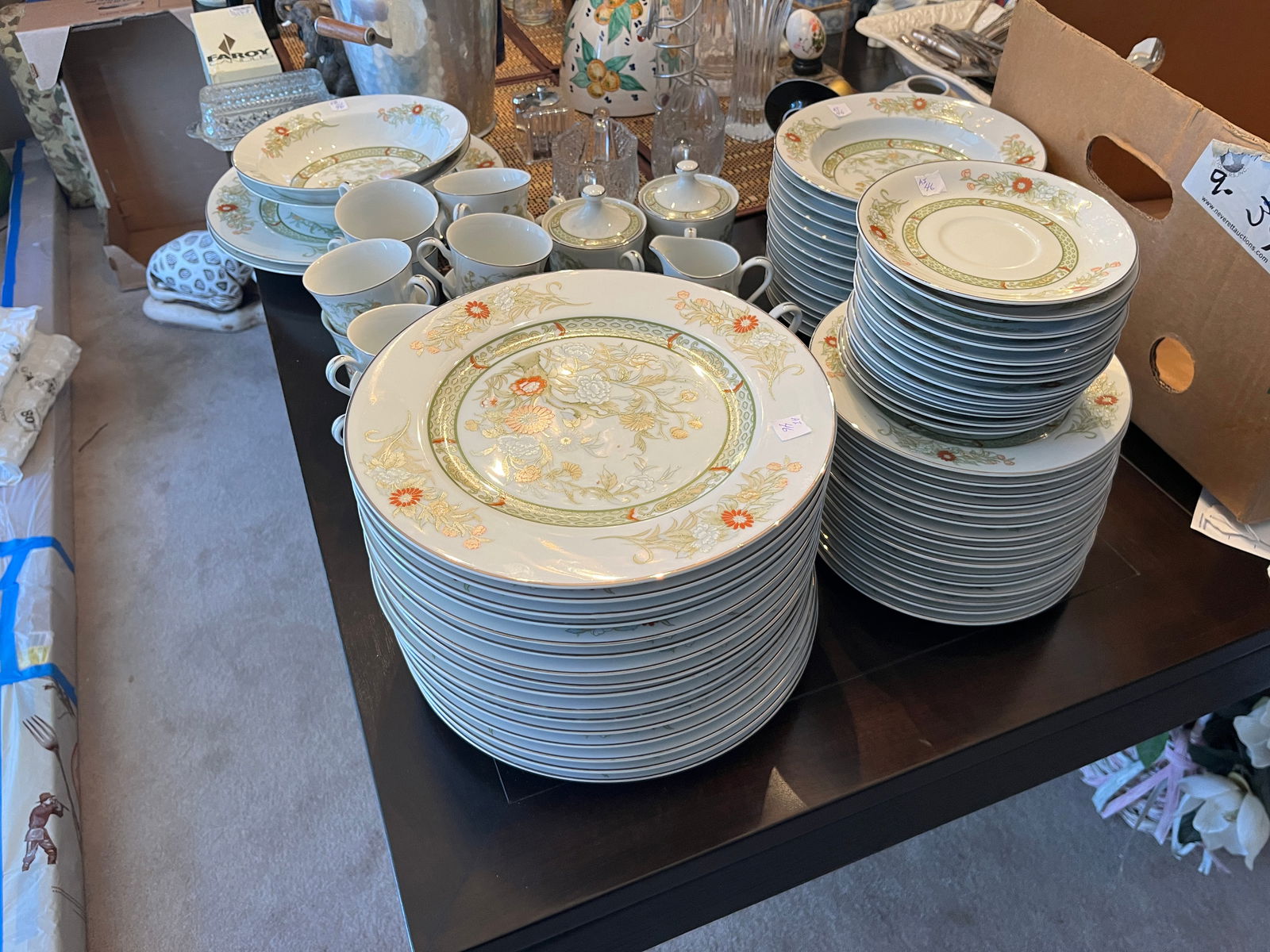 12pl. Set Mikasa China 86pcs. (1 of 4)