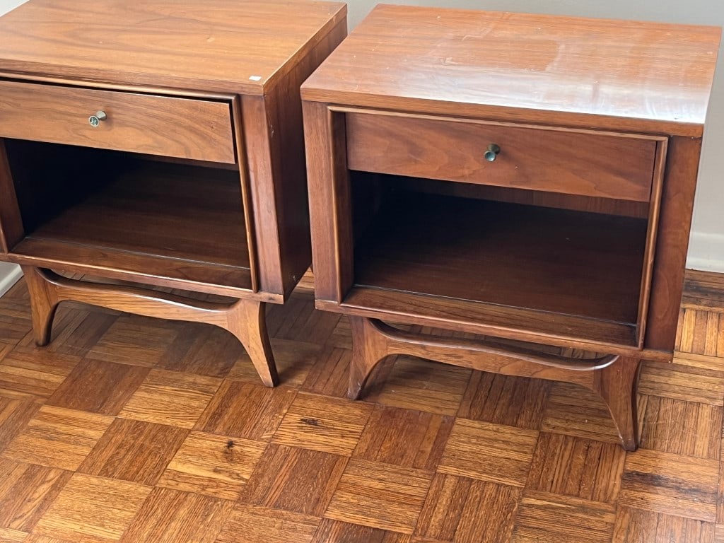 Kent Coffey Pair Night Stands (1 of 7)