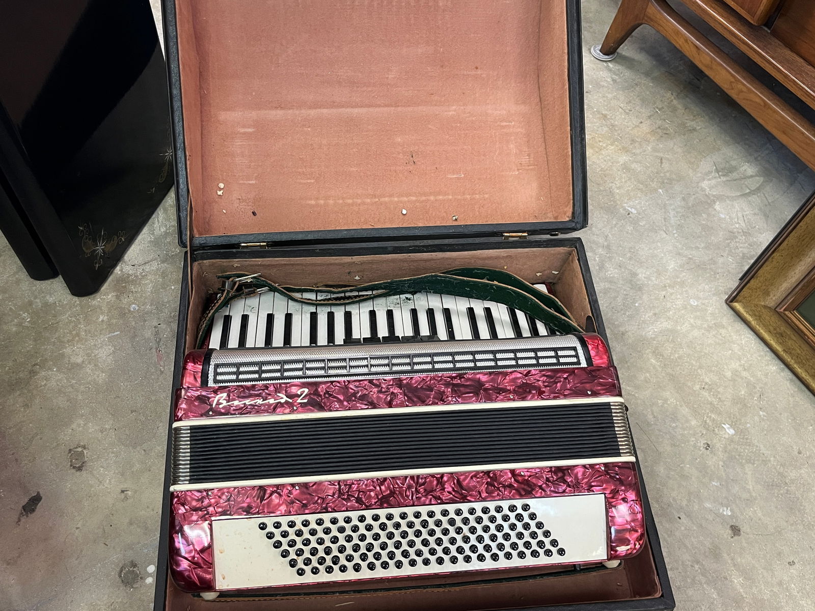 Piano Accordian: Piano Accordian in Case w/Key