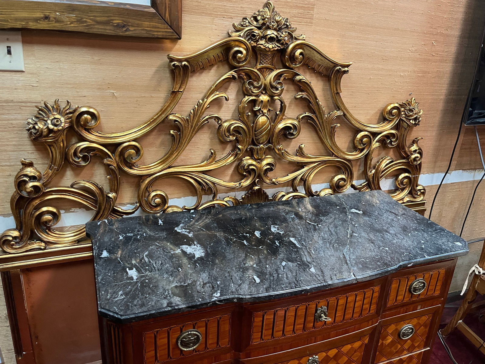 Gilt Queen Headboard: Gilt Queen Headboard from Italy. Top has been glued in a couple places.