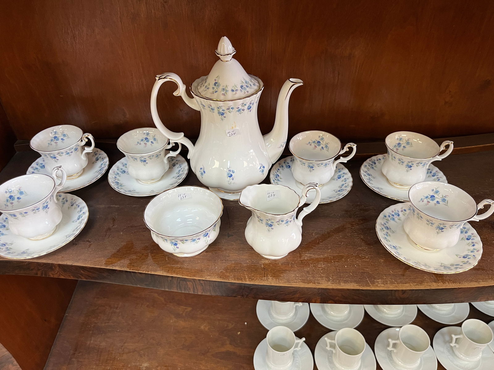 Royal Albert, 6pl. Tea Set (1 of 3)