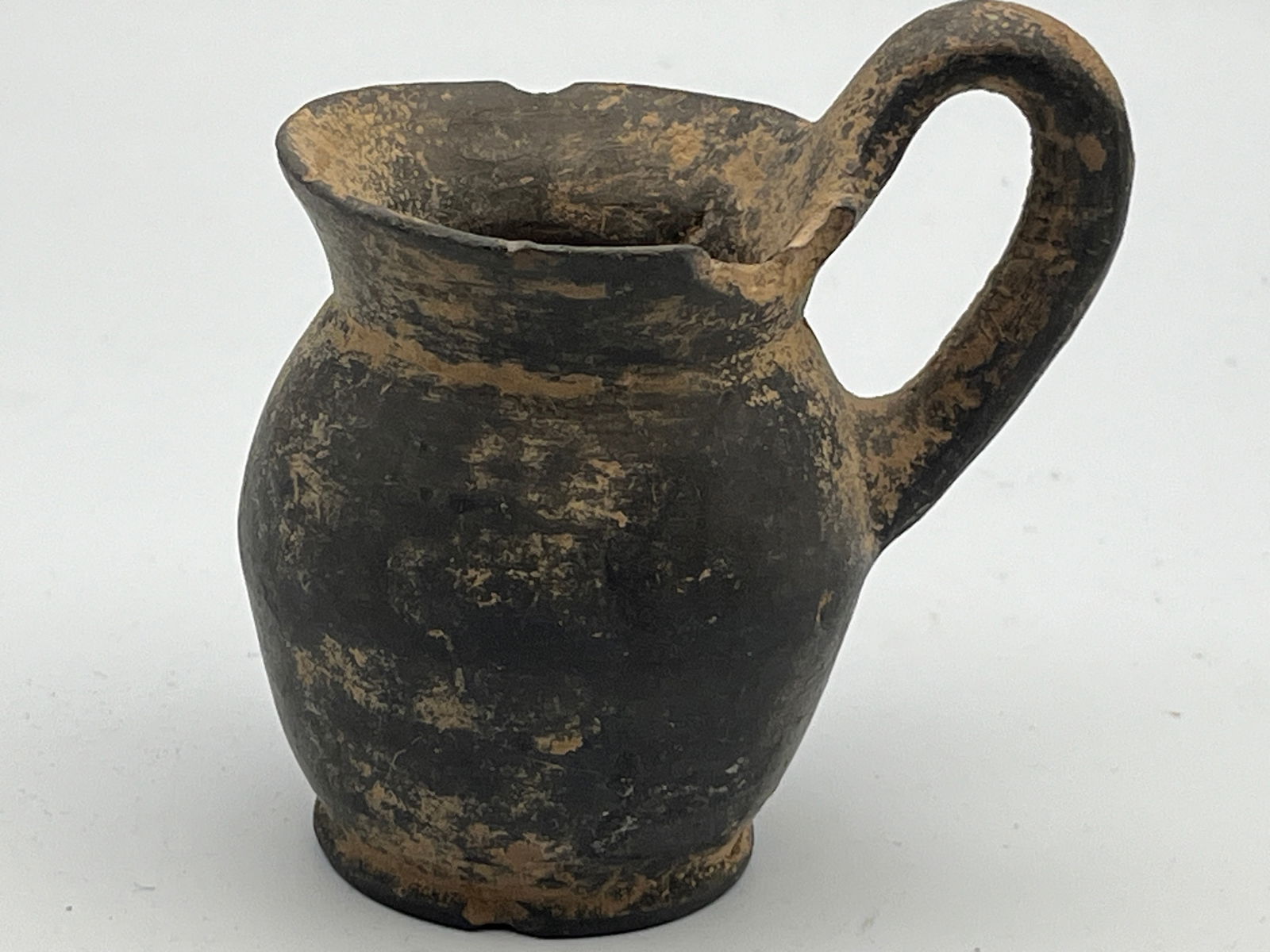 An Etruscan bucchero pottery Pitcher (1 of 4)