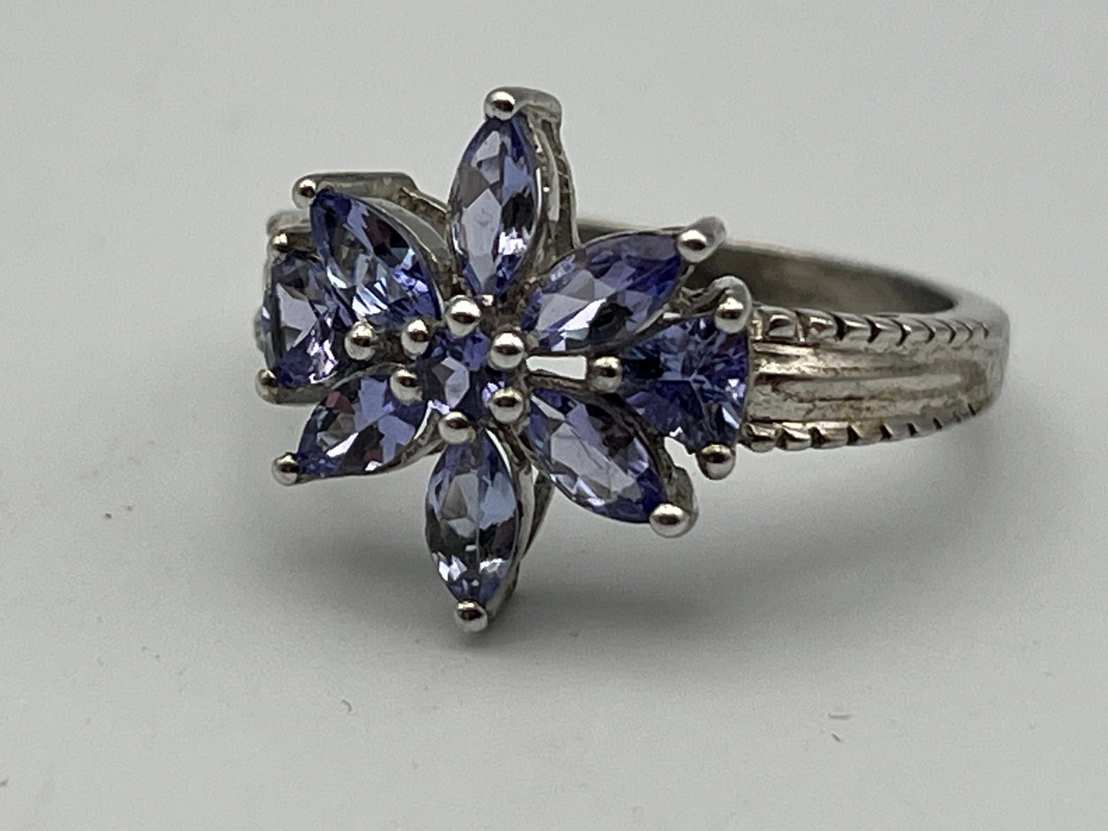 .925 Tanzanite Ring: .925 Sterling Tanzanite Ring size 7
