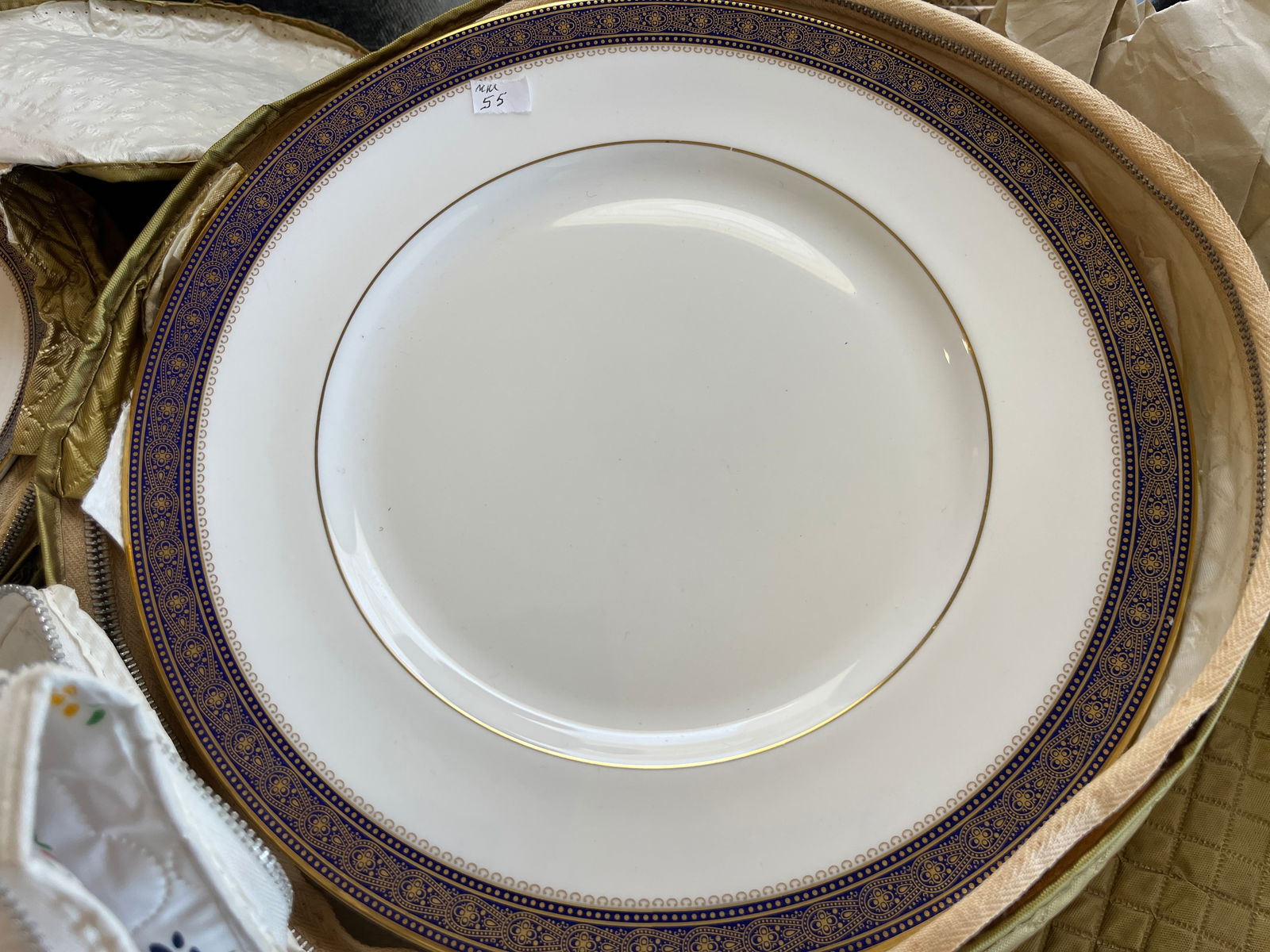 12pl Set Royal Doulton China: Large Assortment Royal Doulton Fine Bone China 'Rochelle'.Complete 12pl Set, 60pcs