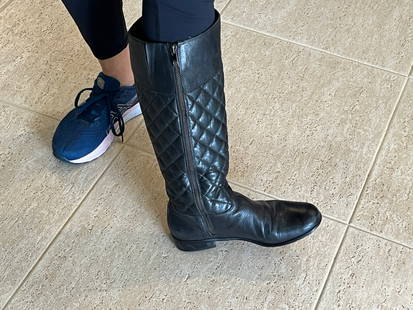 Vince Camuto Leather Boots: Vince Camuto Leather Boots, 15"h, size 7.5