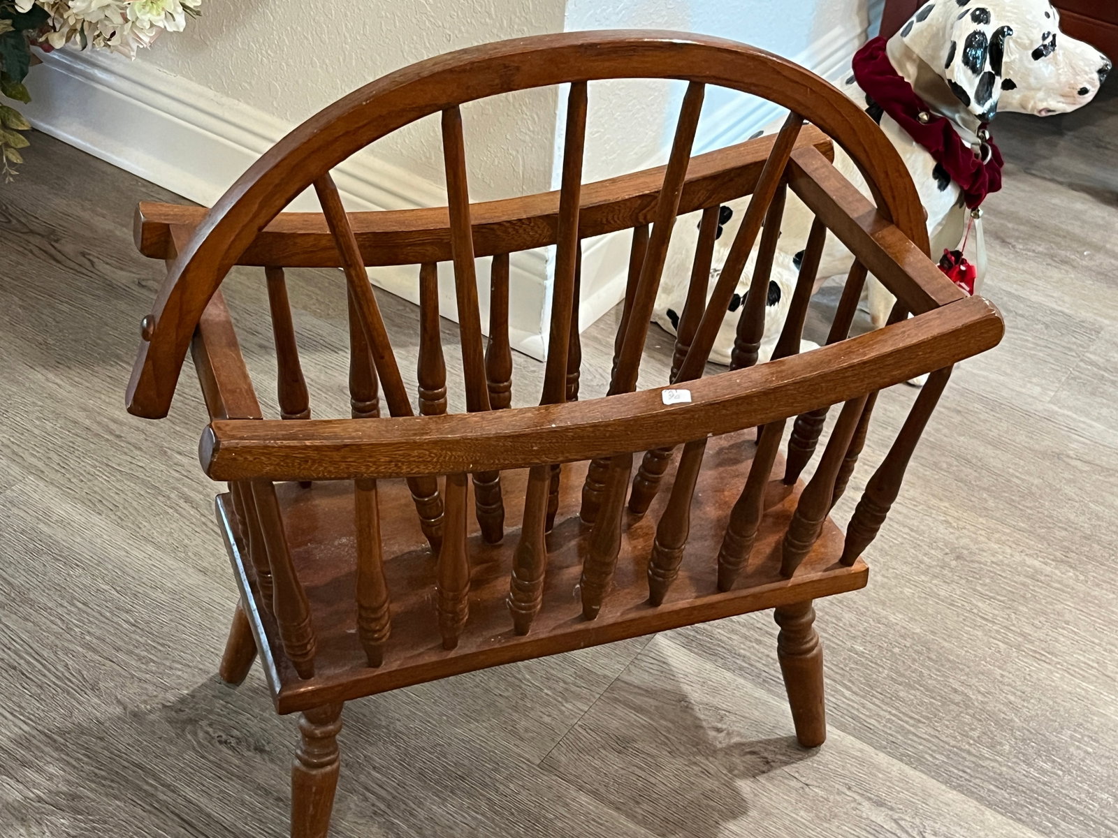 Magazine Stand: Vintage Magazine Stand, 24h x 22w x 10d